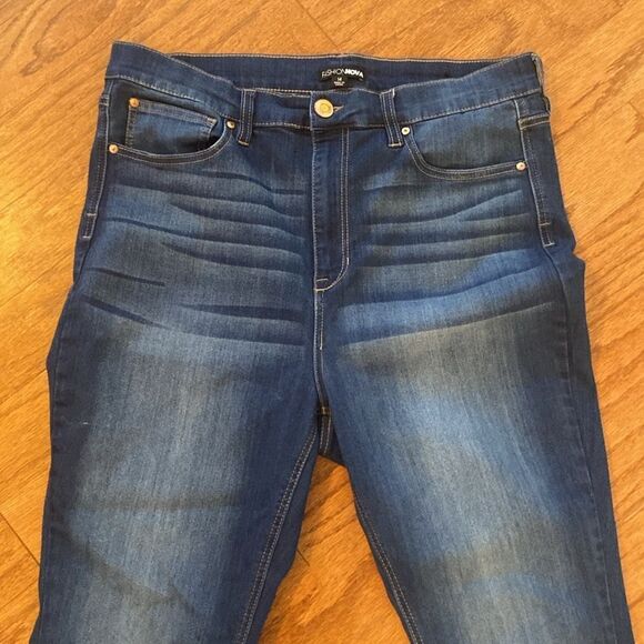 Fashion Nova size 14 jeans, high waisted - Picture 2 of 8